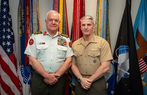 Al-Hunaithi discusses with U.S. military leader