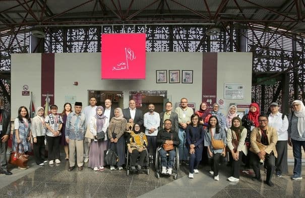 وفد إندونيسي يطلع على تجربة النقل العام