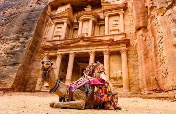 لجنة لدراسة ترخيص الفنادق في البترا