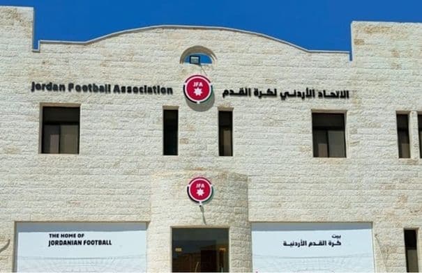 اتحاد الكرة يطالب أندية بسداد المستحقات