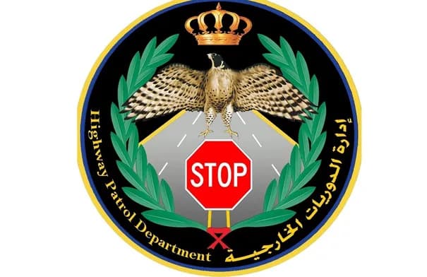 Overturned truck blocks Arar route