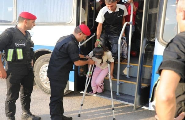 الأردن ينقل الدفعة الـ30 من أطفال غزة للعلاج