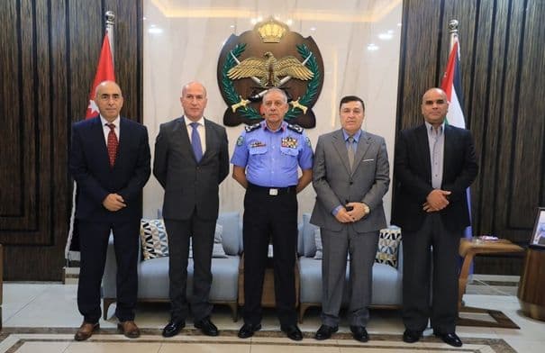 الأمن العام يكرم ضباطًا متقاعدين