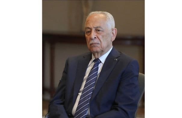 العيسوي ينقل أمنيات الملك وولي العهد لوفاة فاضل علي فهيد