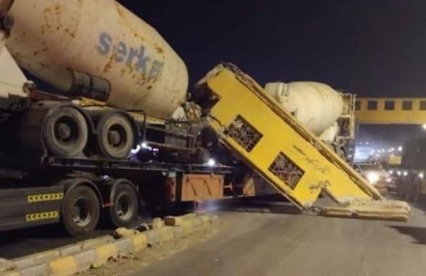 سقوط جزء من جسر مشاة على طريق جابر