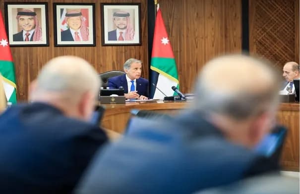 رئيس الوزراء يخصص 10 ملايين دينار لدعم الطلبة
