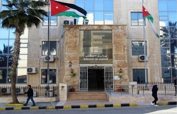 وزارة العمل تمنح مهلة لتصحيح الأوضاع