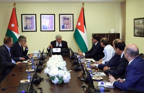 وزير النقل يناقش التعاون مع رجال الأعمال