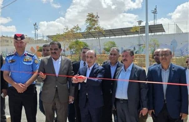 وزير الإدارة يفتتح مرافق رياضية في الزرقاء
