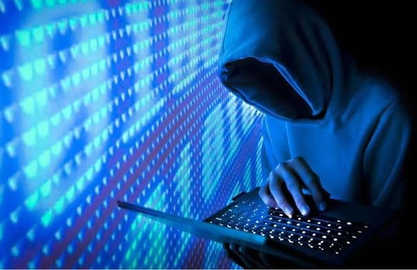 الجرائم الإلكترونية تحذر من إعلانات التواصل المزيفة