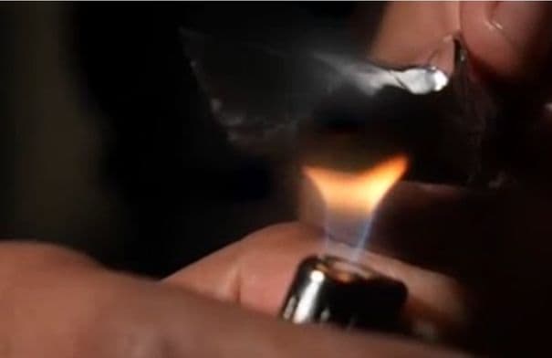 مراهق يتحدث عن اعتداءه على والده بالمخدر