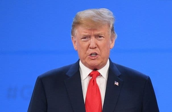 Trump meets intelligence officials privately