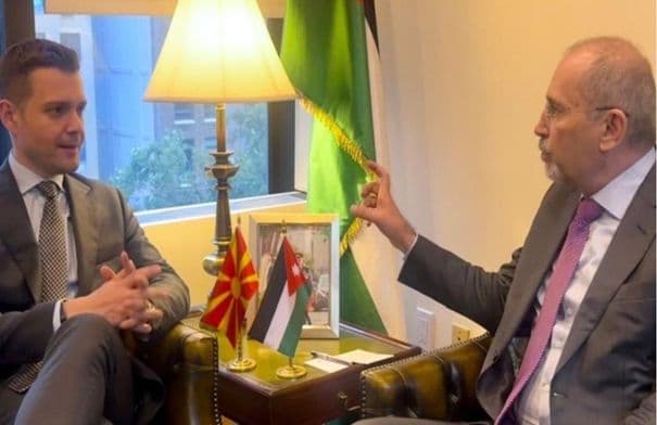 الصفدي يناقش مع وزير مقدونيا التعاون في نيويورك
