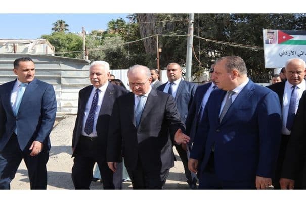 رئيس الوزراء الفلسطيني يشيد بجهود الطواقم الطبية الأردنية في نابلس