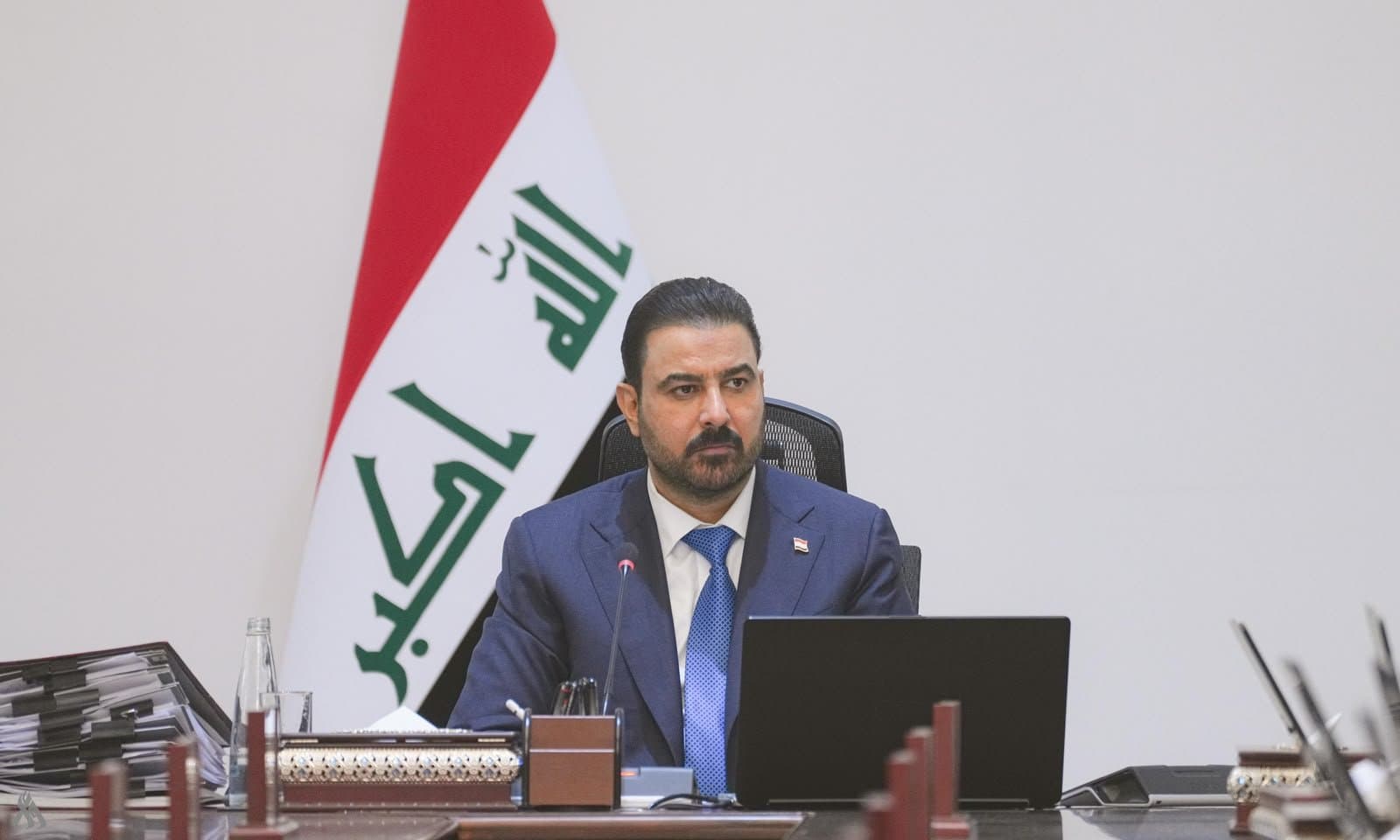 رئيس الوزراء يوجّه بتعطيل الدوام الرسمي غداً الأربعاء تزامناً مع مراسم تشييع جثمان علي الخامنئي