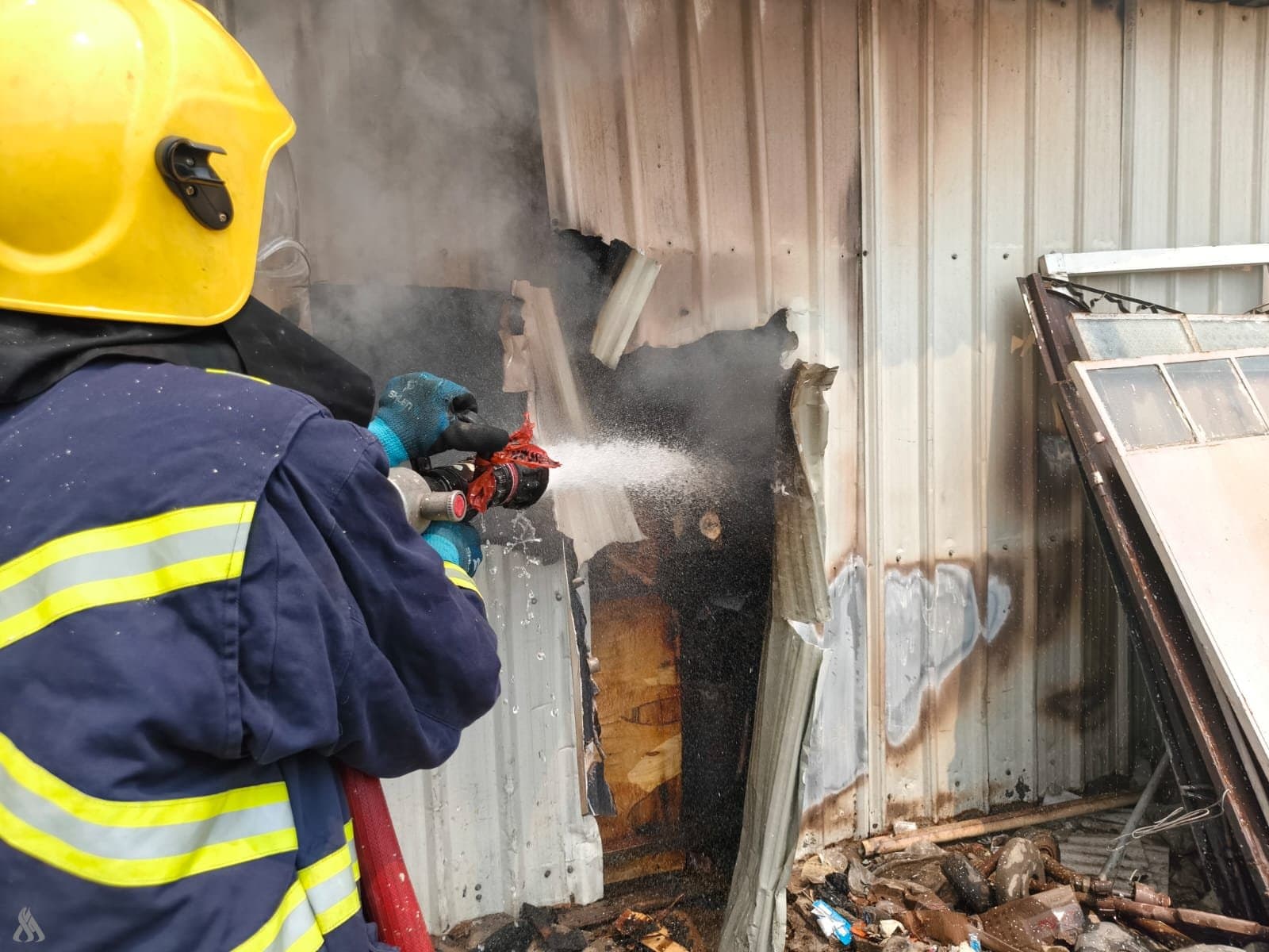 Civil Defense handles fire in Bab Al-Sharqi warehouse