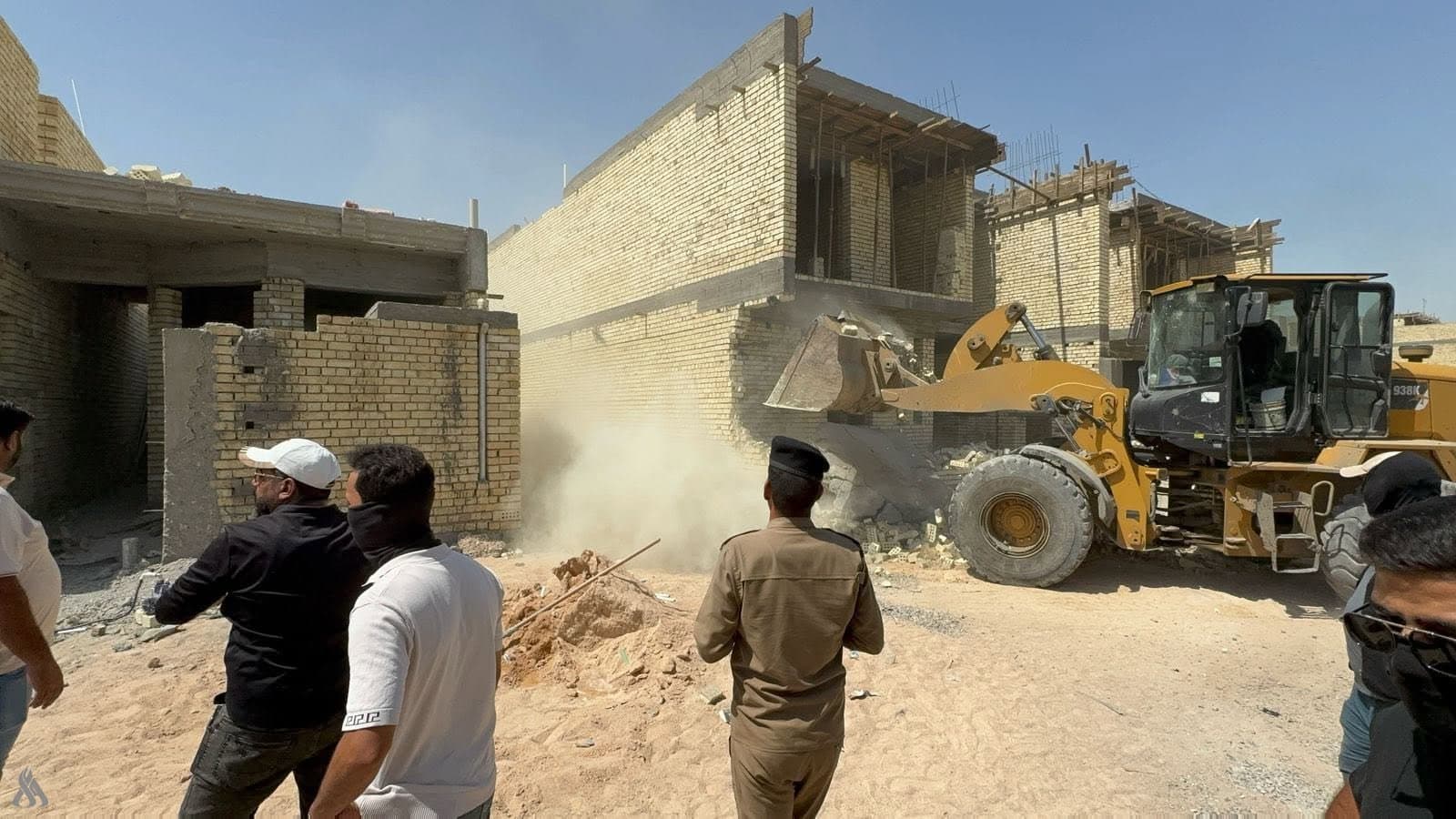 Baghdad removes illegal houses under court orders