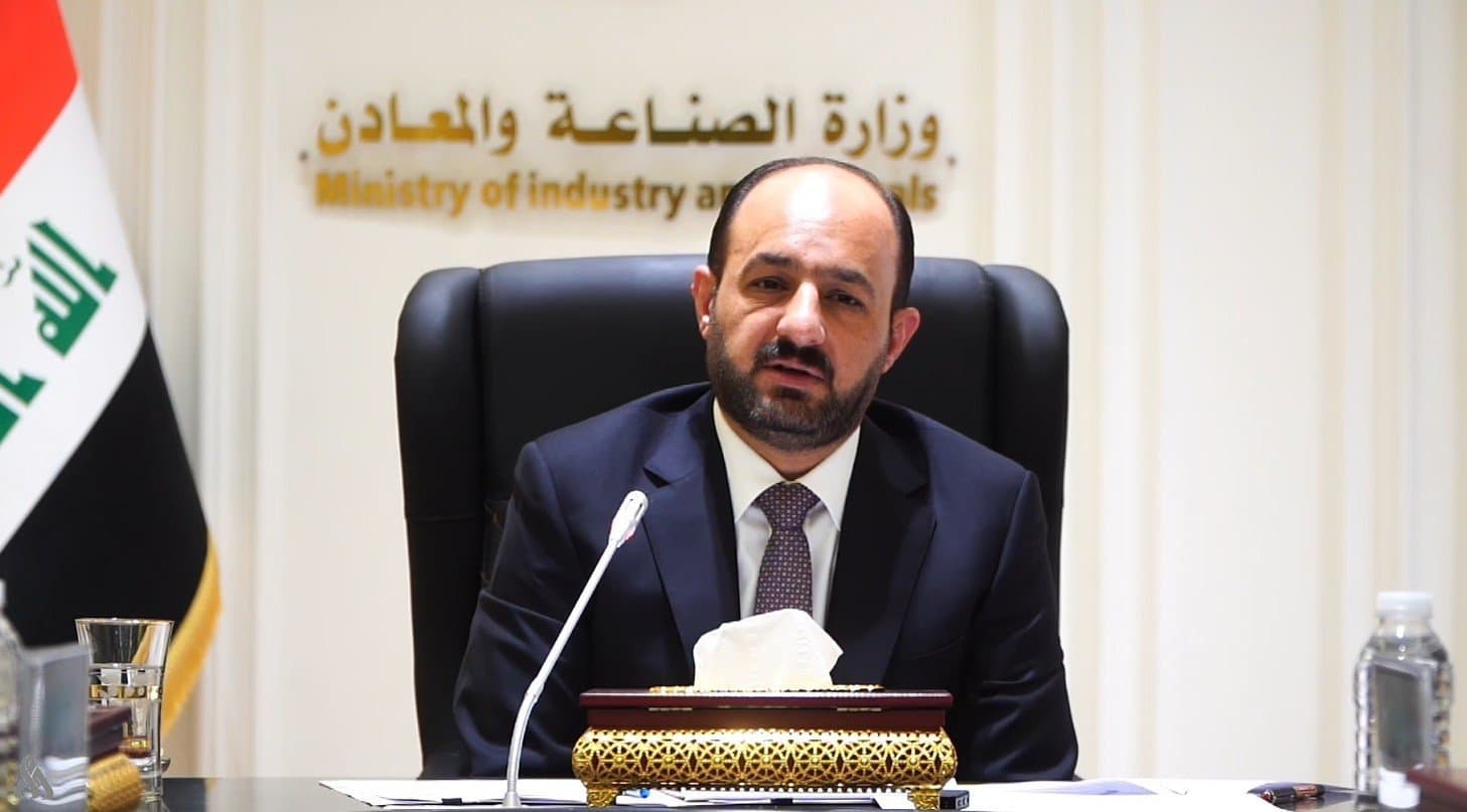 وزير الصناعة يهنئ بيوم السيادة الوطني