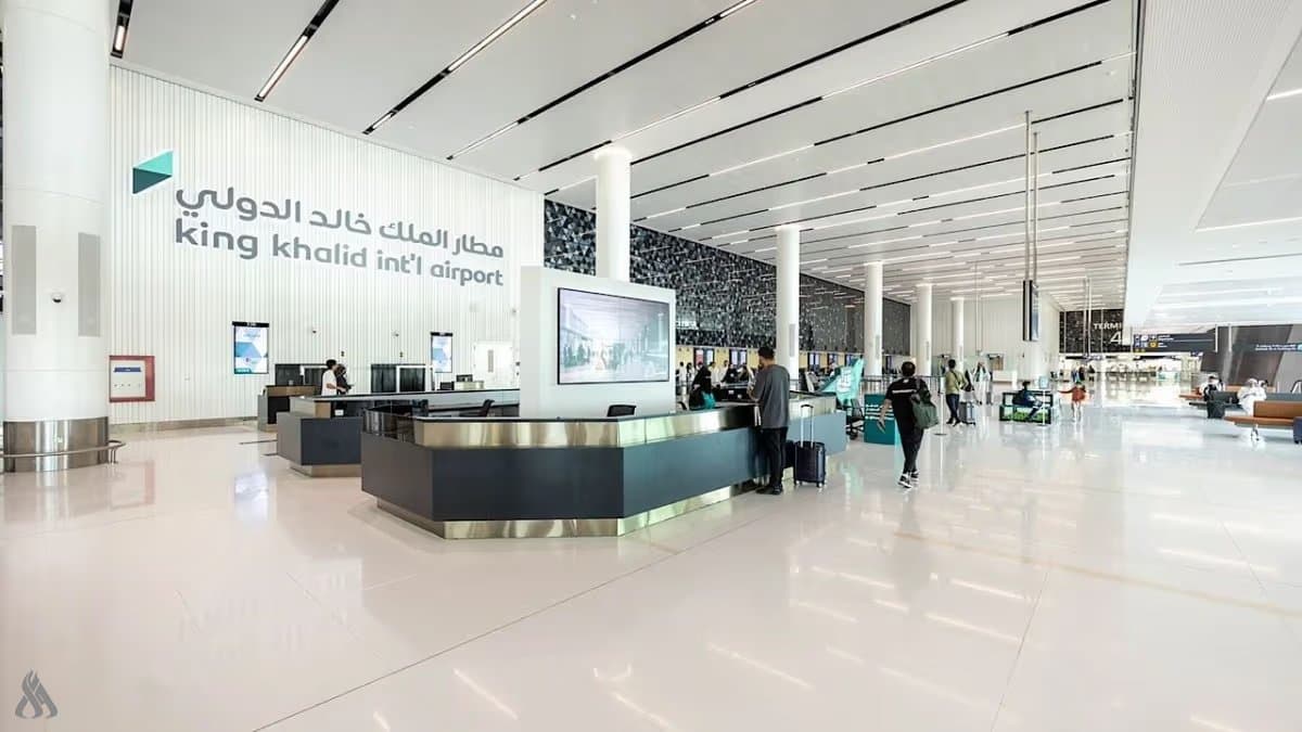 فرنسا توصي مواطنيها بتجنب مطارات السعودية