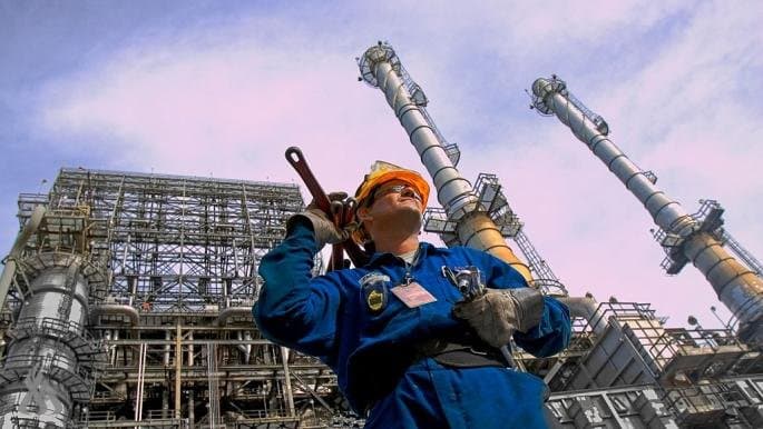 Venezuela receives new oil equipment after years