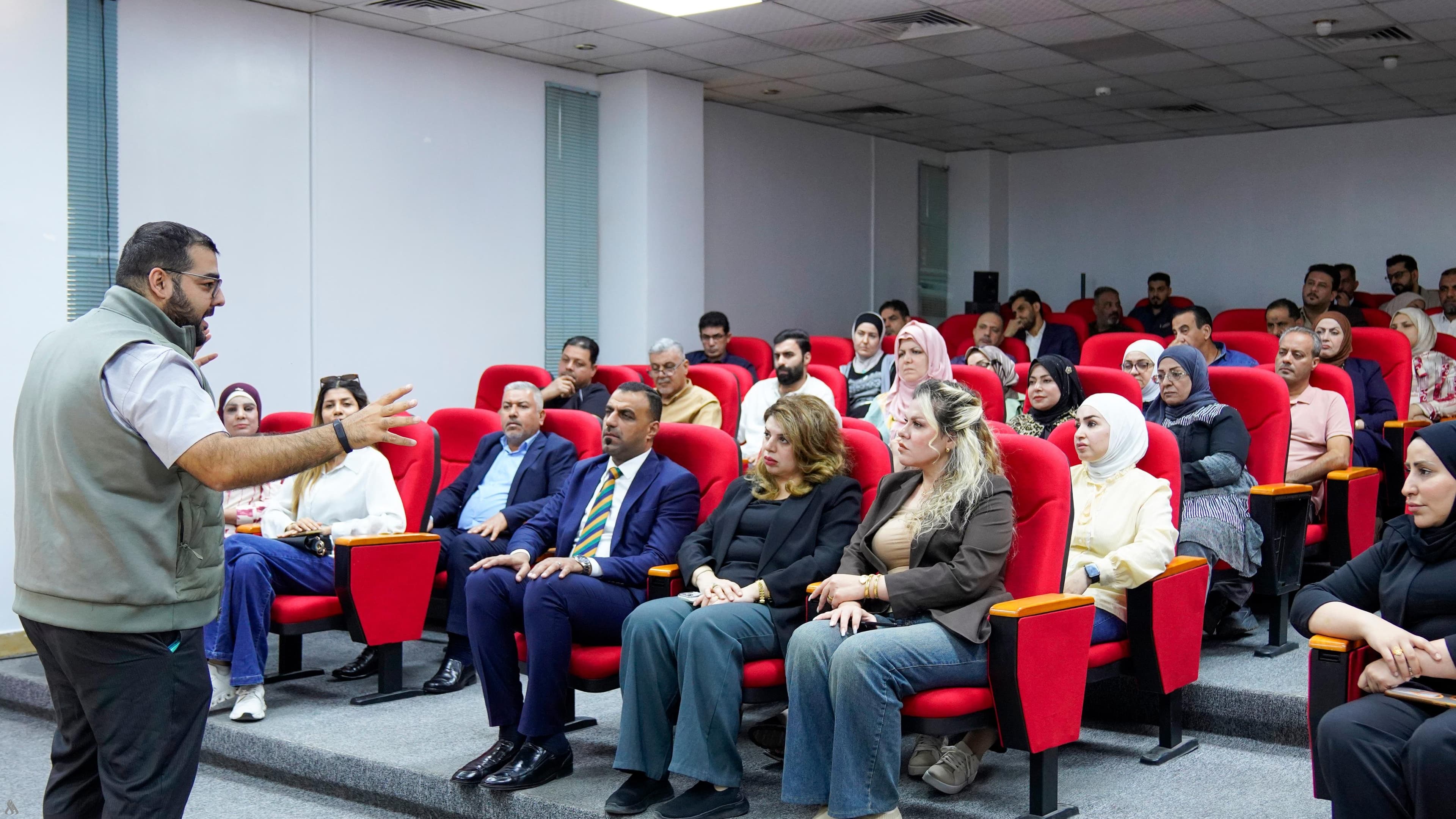 الإعلام العراقي ينظم ندوة عن العنف الرقمي ضد النساء