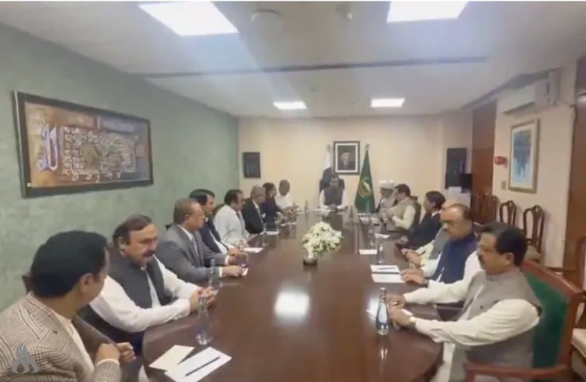 Pakistan government and Imran Khan's party start talks on Islamabad march