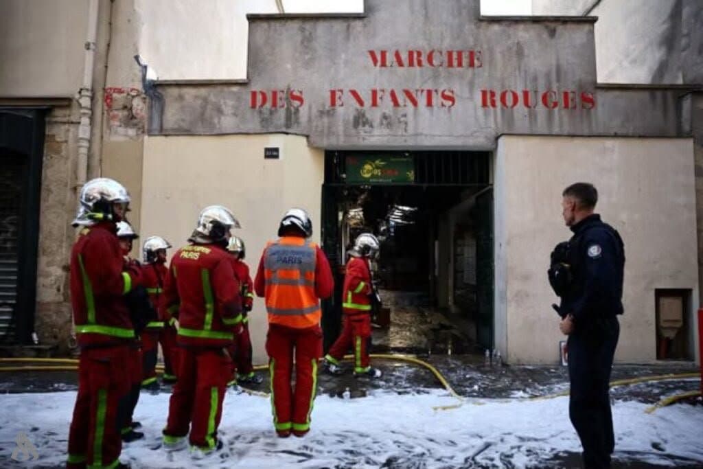 حريق يدمّر سوق باريس القديم