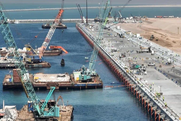 النقل تُوقع اتفاقية لإنشاء صندوق تنمية طريق التنمية