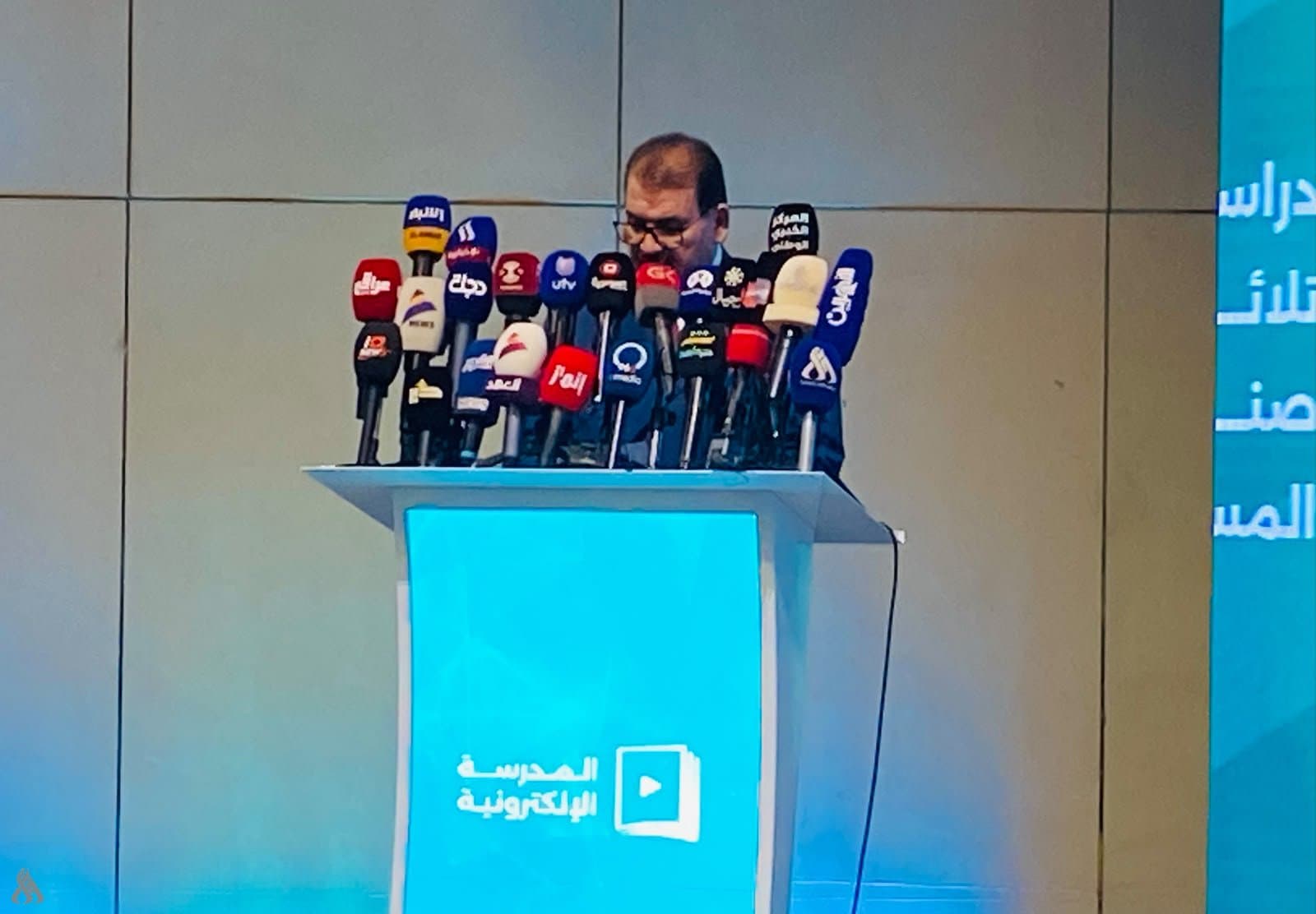 Education Minister Highlights E-School Development
