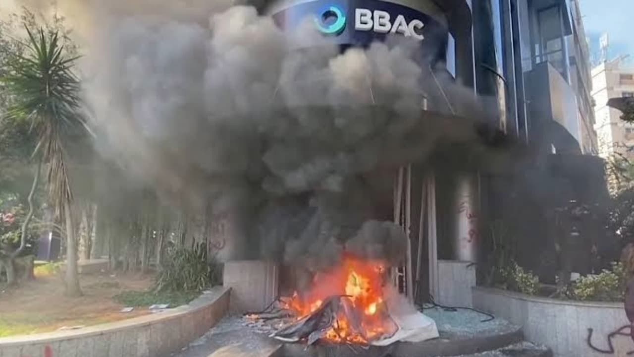 Depositors Rally Against Banks