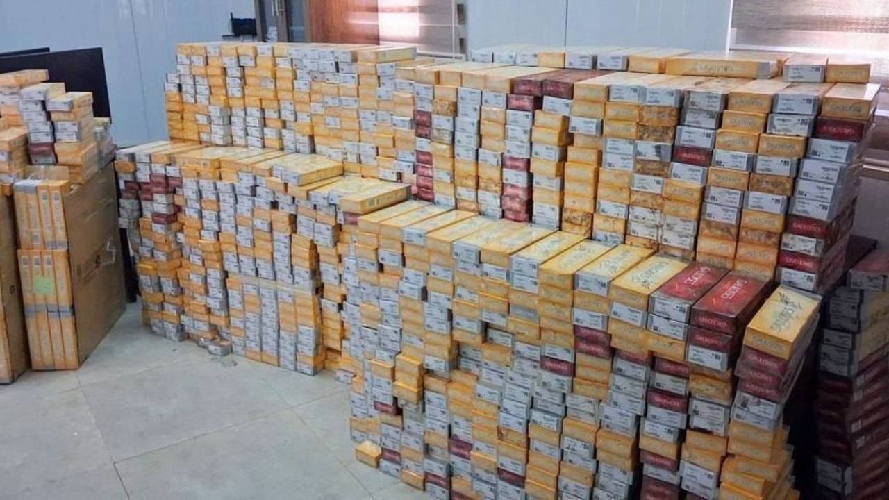 سوريا تعلن إحباط تهريب سجائر داخل صهاريج قادمة من العراق