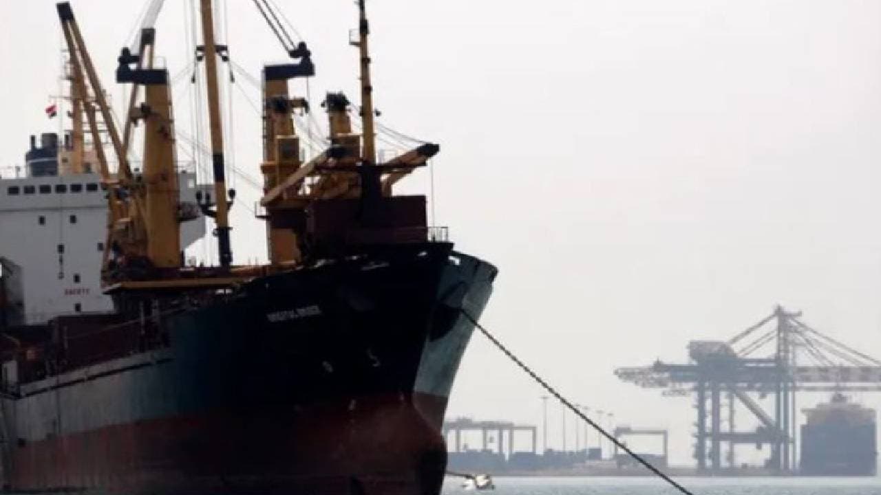 Armed Individuals Hijack Commercial Ship in Southern Region of Critical Global Waterway
