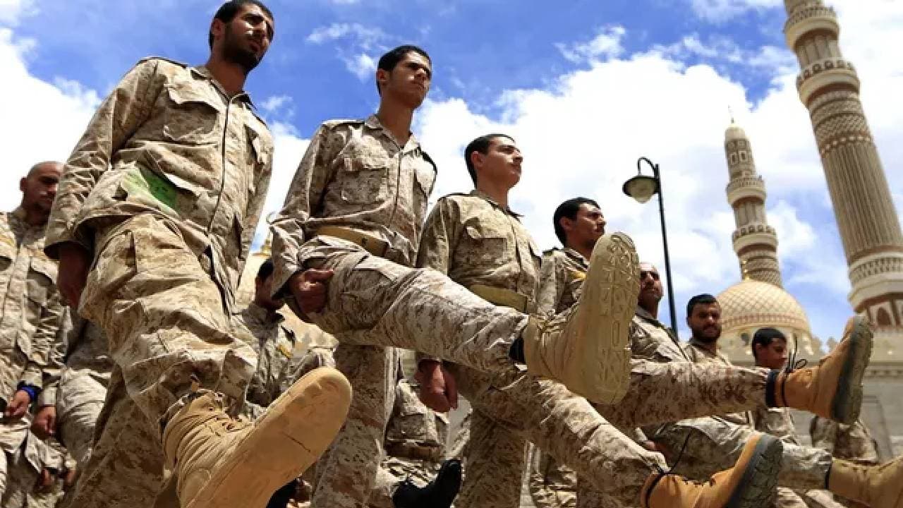 الحوثي يهاجم ناقلة نفط قبالة ينبع
