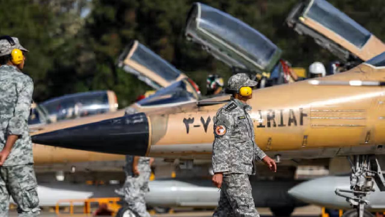 طهران تكشف تفاصيل استعادة جثمان الطيار وغموض مصير 3 آخرين