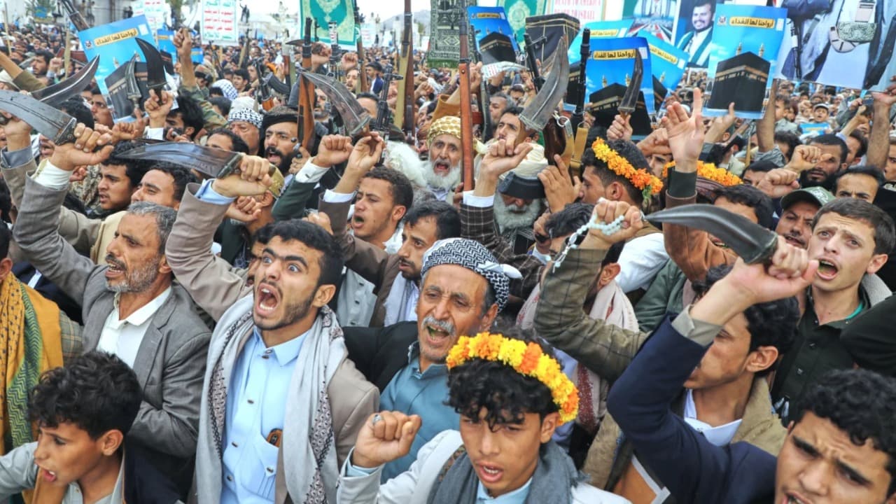 Houthis warn Riyadh over Aramco fires