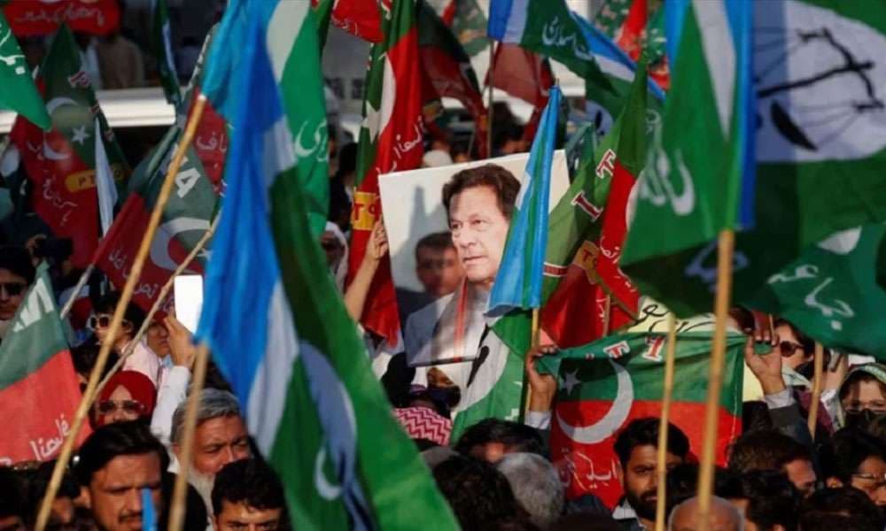 باكستان تؤمر بنقل عمران خان للمستشفى