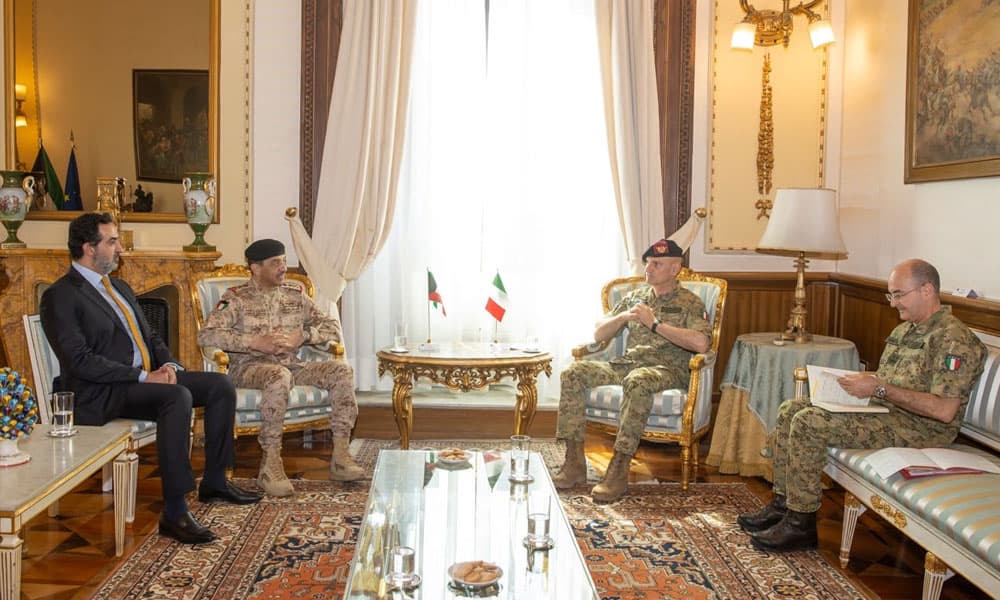 Chief of Staff Talks Military Ties with Italy