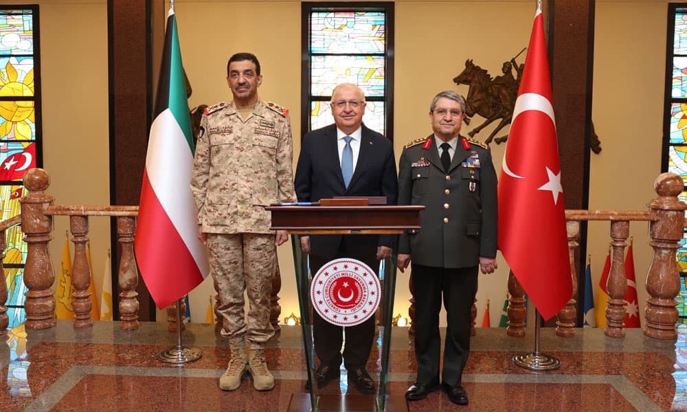 Kuwaiti Chief of Staff Discusses Strengthening Bilateral Defense Cooperation with Turkish Minister of Defense
