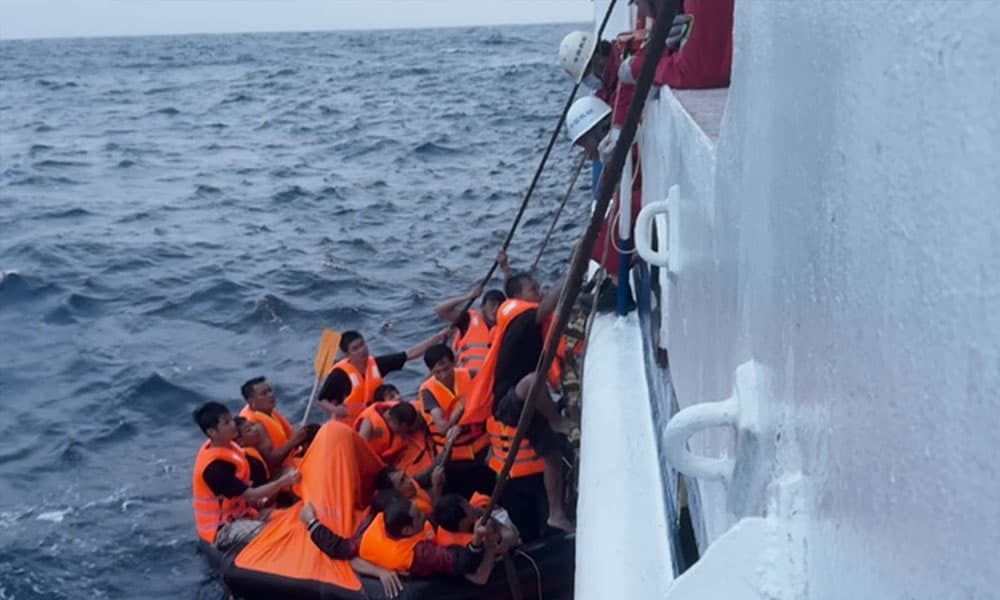 China seeks 23 missing after boat sinking