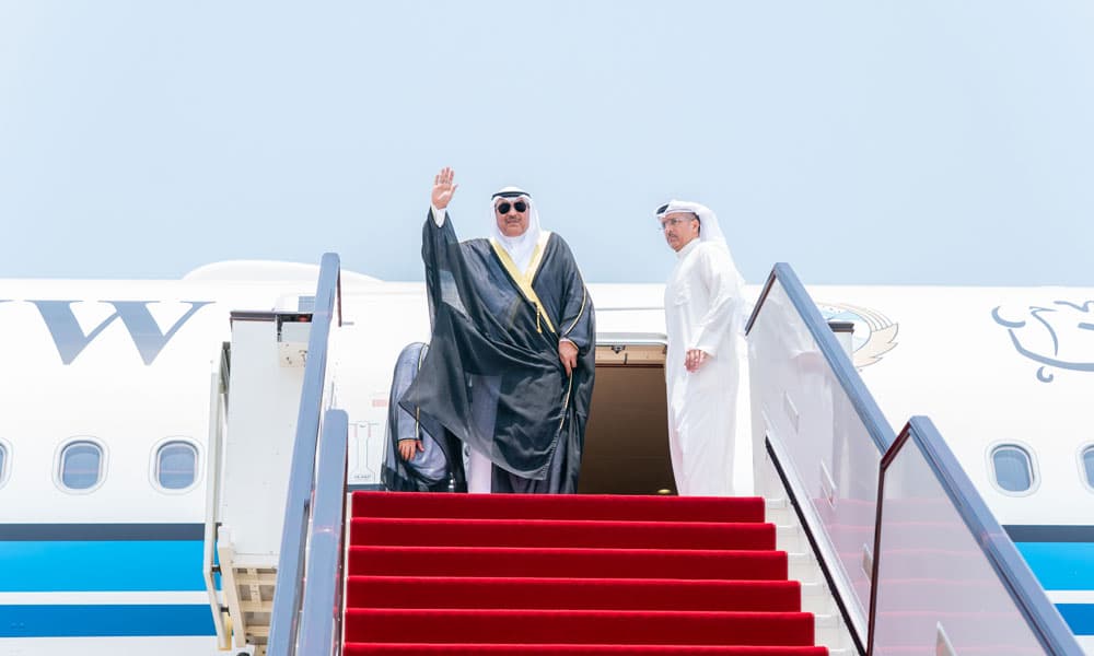 Representative of His Highness the Amir and Crown Prince leaves Qatar after offering condolences on late Prince's passing