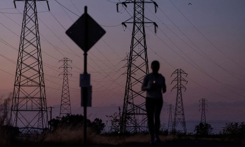 Over 620,000 Americans face power outage from weather