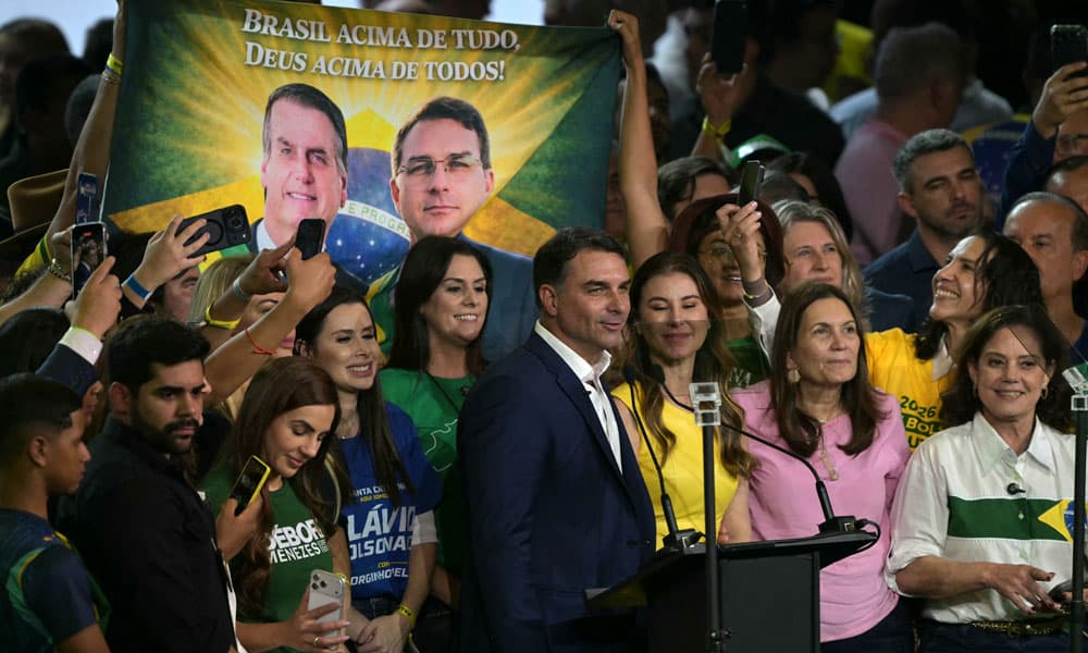 Flávio Bolsonaro announces presidential bid