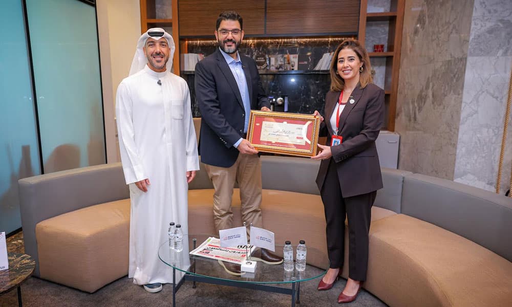 بنك الخليج يودع مليون دينار في حساب مليونير الدانة الجديد في الكويت