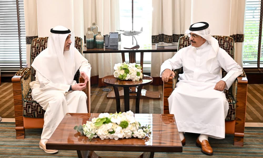 النائب الأول ووزير الداخلية يبحث مع وزير الداخلية البحريني تعزيز التعاون الأمني المشترك