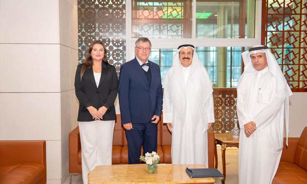 Finance Minister Discusses Ways to Strengthen Bilateral Cooperation with Czech Ambassador in Kuwait