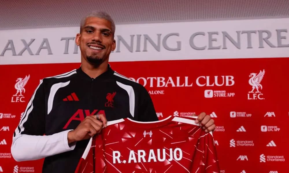 Liverpool acquire Araújo on loan for injured defense