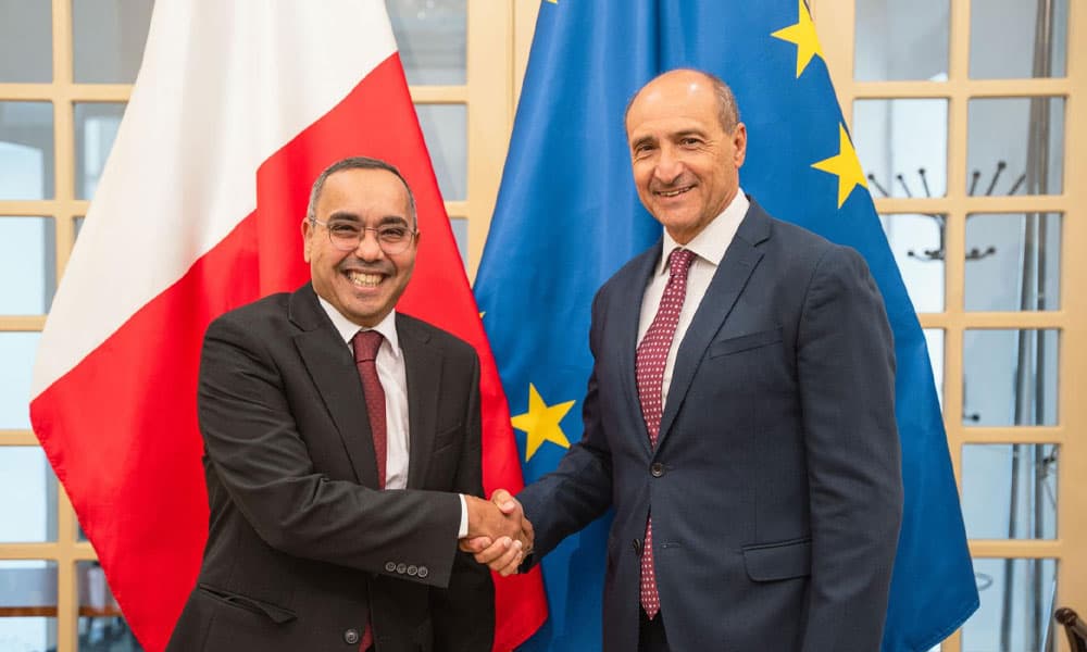 سفير الكويت ووزير مالطا يبحثان التعاون بالشرق الأوسط