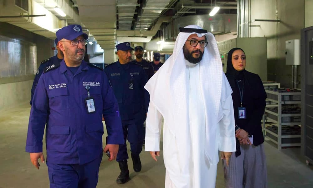وكيل الصحة ورئيس الإطفاء يزور جابر للاطمئنان على السلامة