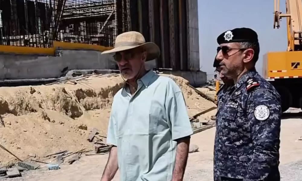 النائب الأول ووزير الداخلية يزور جزر ومراكز بحرية
