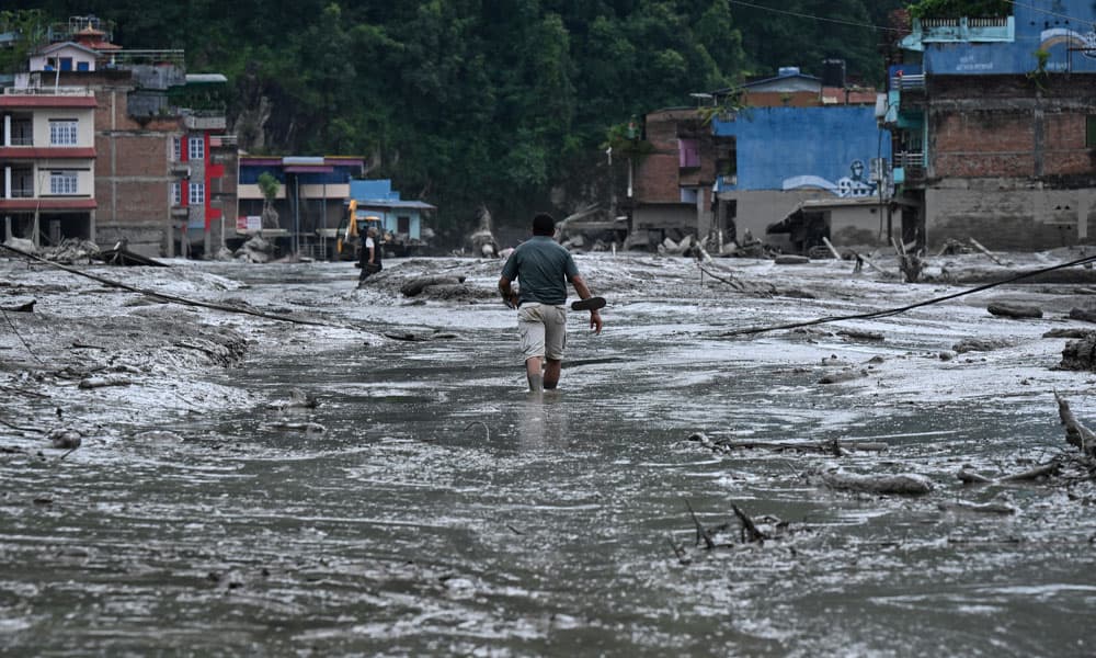 Floods in Nepal and Tibet kill 165+